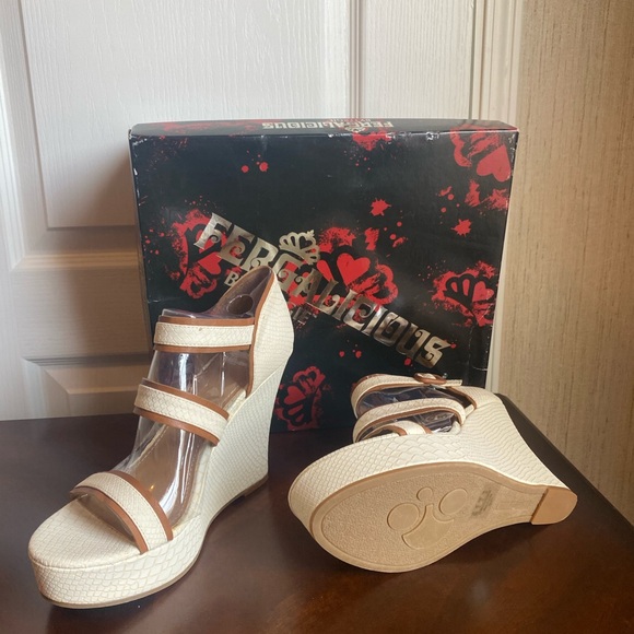 Fergalicious woman’s wedges - Picture 2 of 3